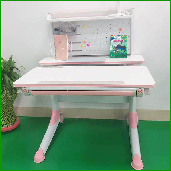 Bàn ghế học sinh thông minh<BR>chống gù chống cận A07 (màu hồng)